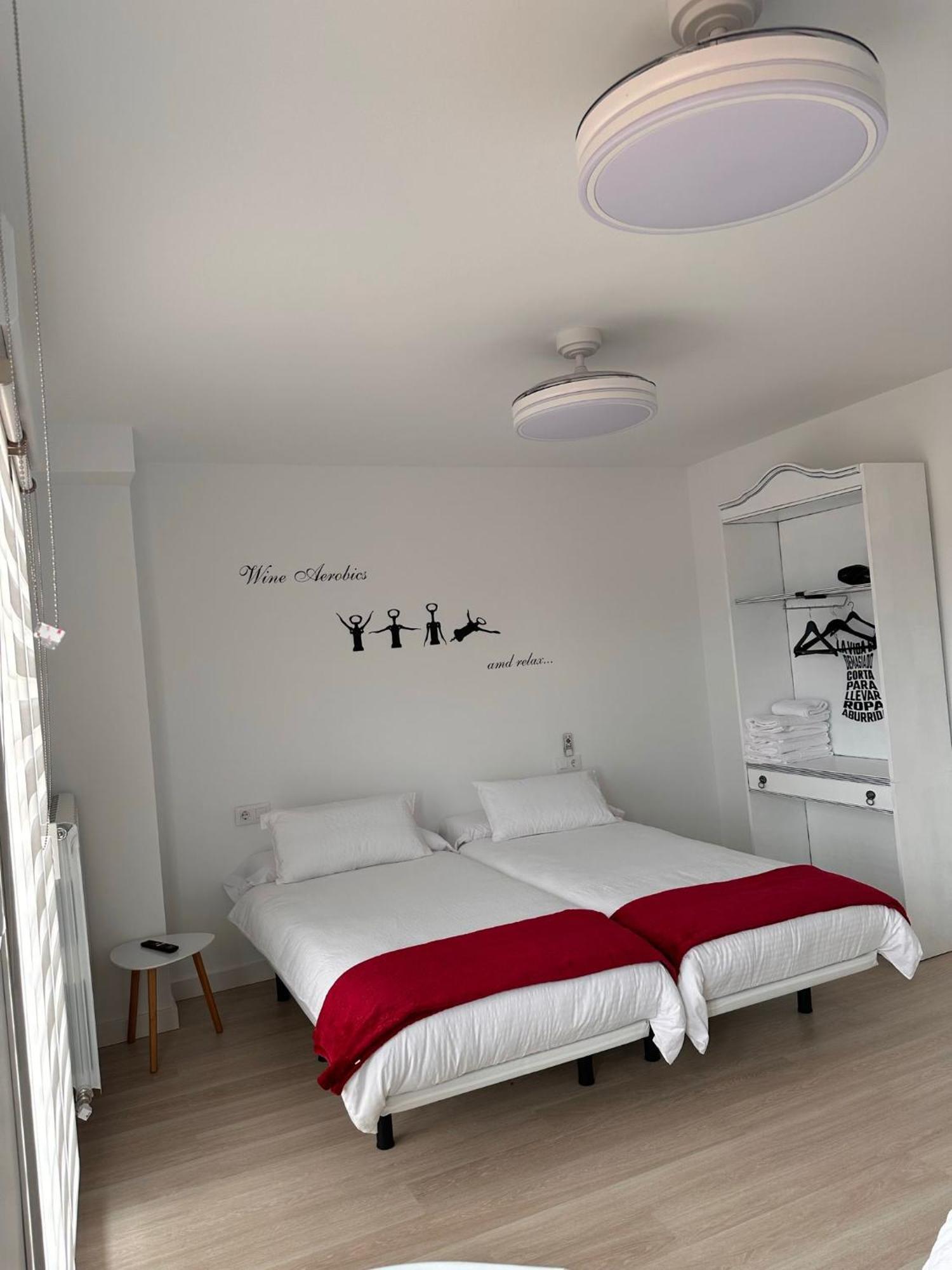 Hostal A La Sombra Del Laurel นาวาเรเต ภายนอก รูปภาพ